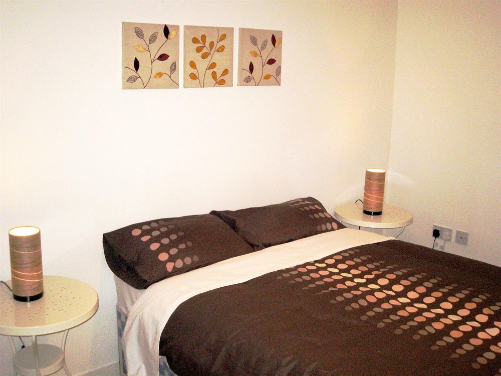 Oyo Arinza Apartments, Liverpool Room photo